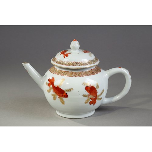Teapot porcelain decoration with fish in iron red and gold-  Yongzheng period 1723/1735