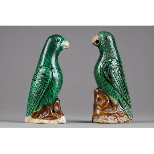  Pair of water dropper  in biscuit green  and aubergine in the shape of parrots -China Kangxi 1662/1722