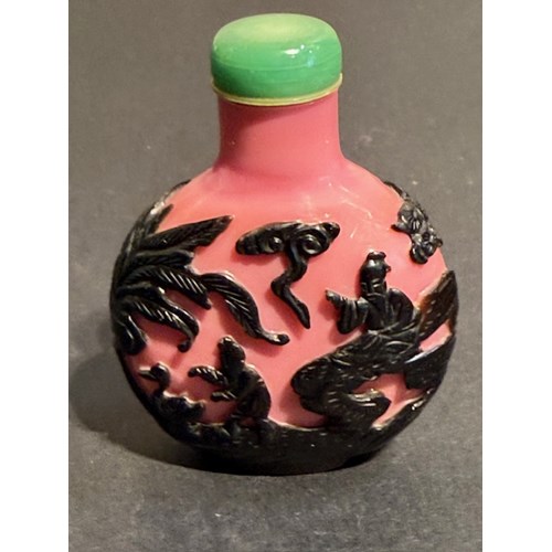 Snuff bottle glass overlay pink and black - China 19th century