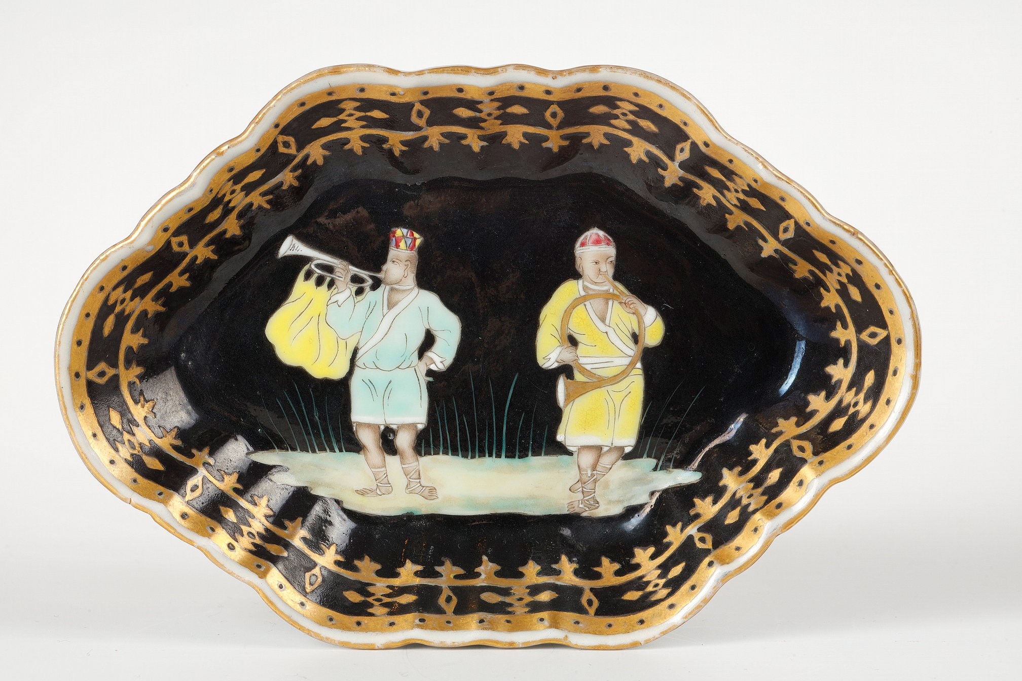 Rare porcelain pattipan from the Dutch East India Company with the decor of the trumpeters after Cornelis Pronk China around 1735/40