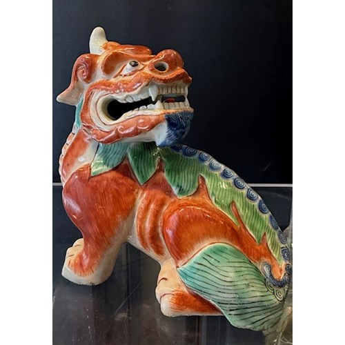 Rare iron red statuette, green, blue of a Qilin sitting with his head turned on the side China period
Qianlong (1736/1795) H 19cm