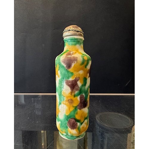 Porcelain snuff bottle 3 colors green aubergine yellow type sancai - Mark in blue underglaze
Yongzheng - China 19th century