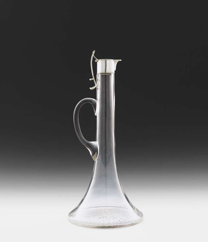 GLASS DECANTER WITH SILVER MOUNT