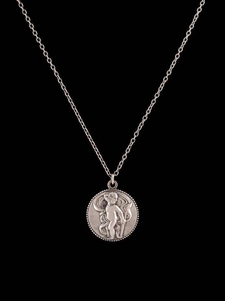 MEDALLION WITH NECKLACE