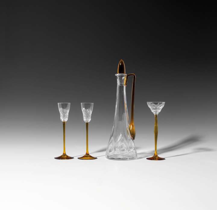 DECANTER WITH THREE LIQUEUR GLASSES