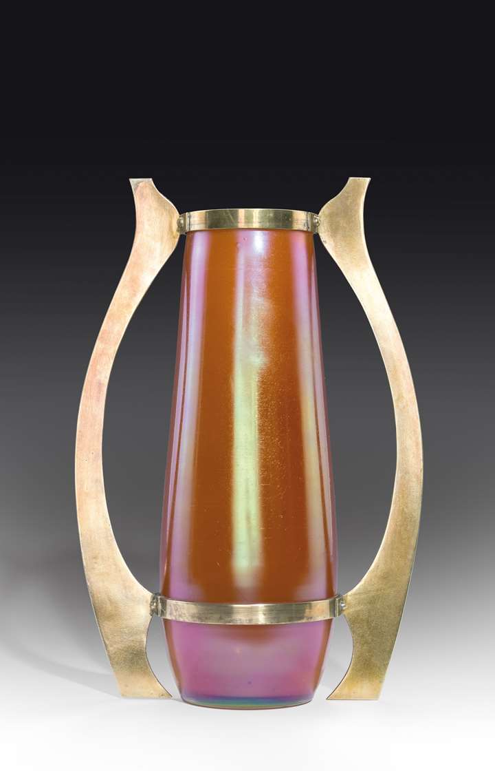 Vase in brass mount