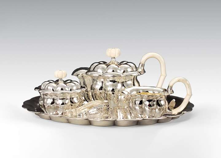SILVER TEA SERVICE consisting of: teapot, milk jug, sugar bowl with sugar tongs, round tray