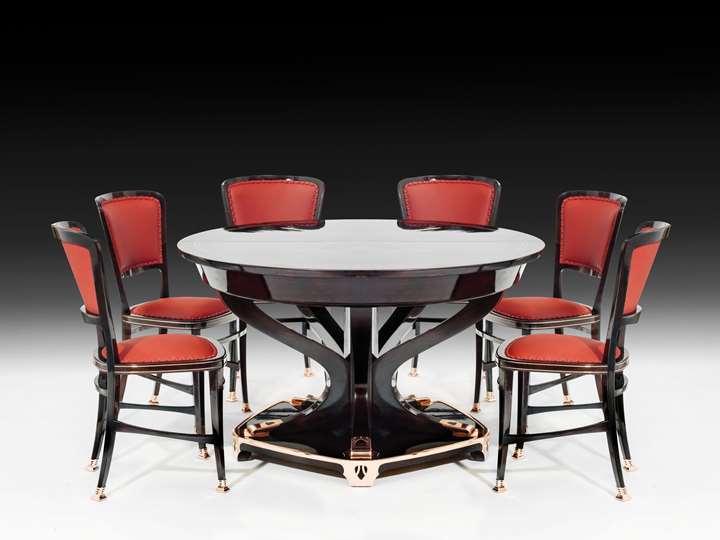 STATELY DINING ROOM TABLE AND 18 CHAIRS "MODELL LONDON"