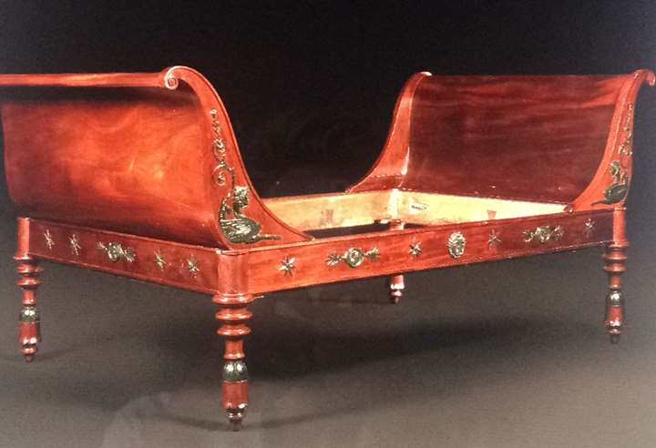 Lit de milieu. An important empire central Bed