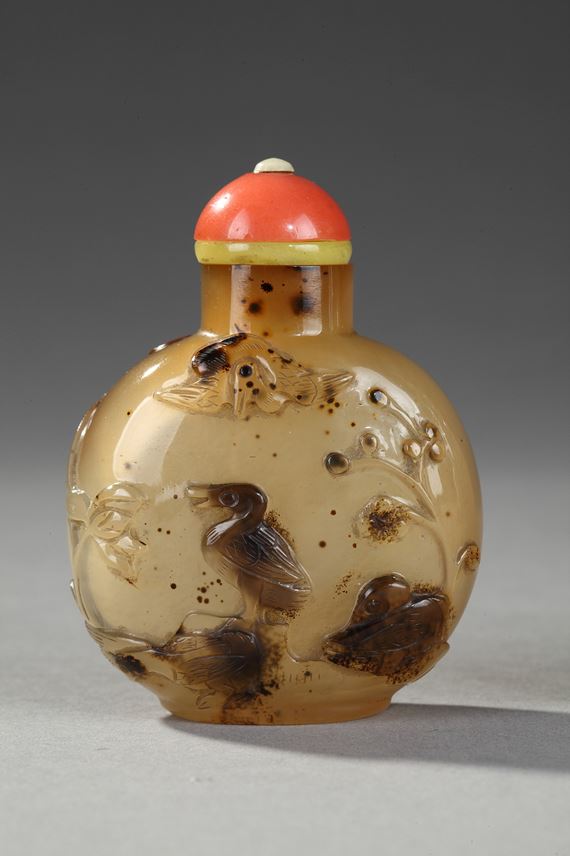 Agate snuff bottle sculpted with birds a plants   Official school  1740/1850 | MasterArt