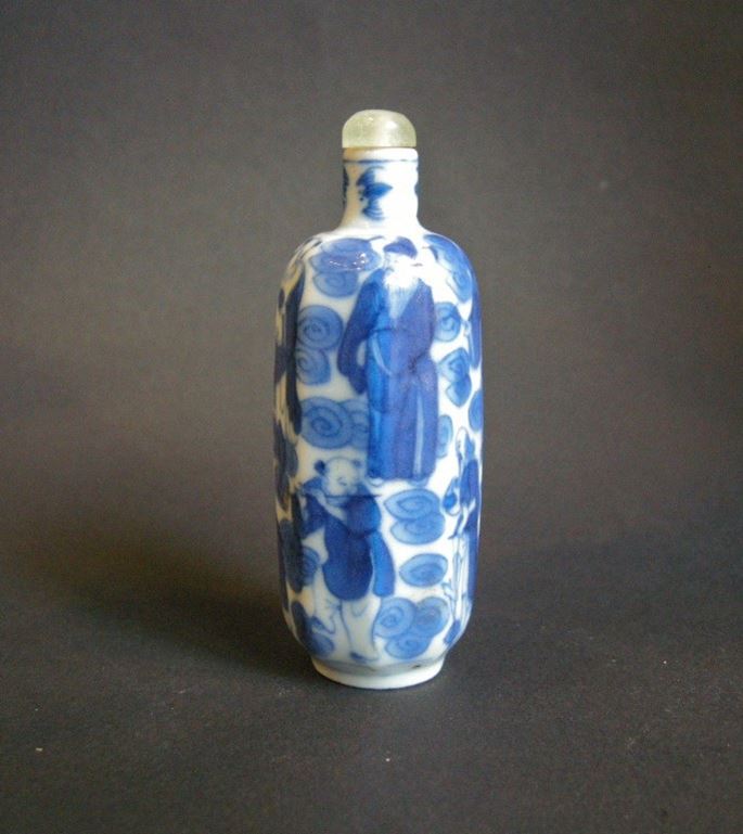Porcelain snuff bottle &quot;blue and white&quot; painted wih Immortals | MasterArt