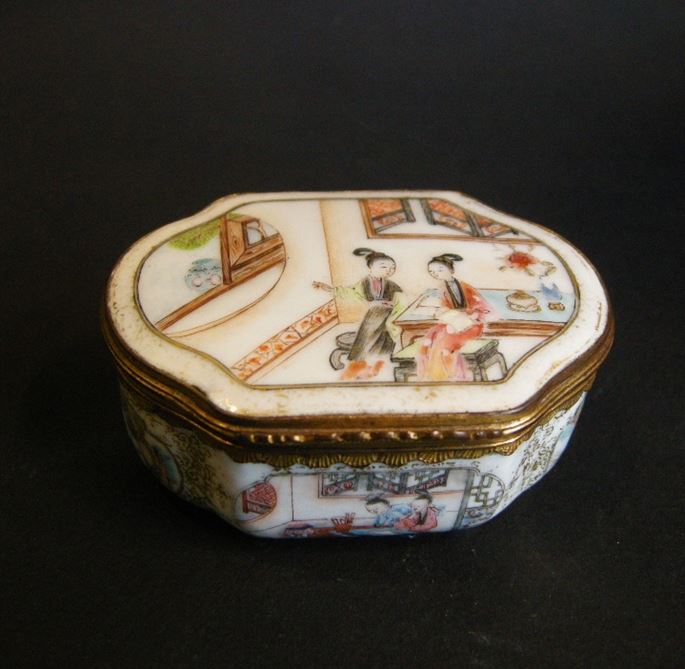 Rare snuff box chinese export porcelain famille rose | MasterArt