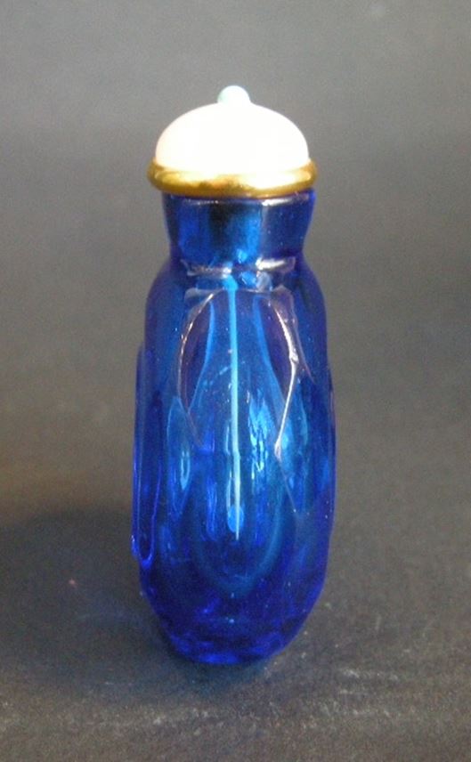 Glass saphir snuff bottle | MasterArt