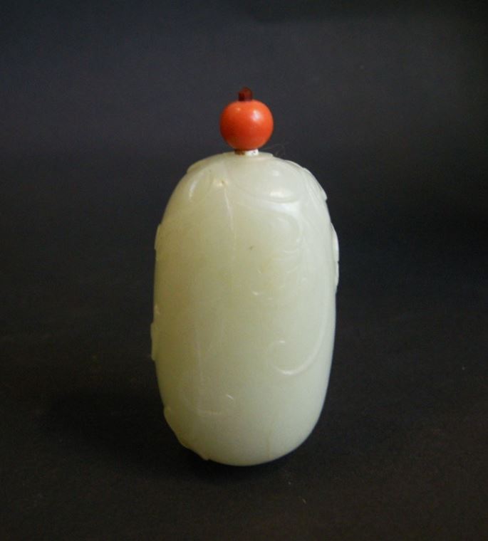 Jade snuff bottle in fruit shape | MasterArt