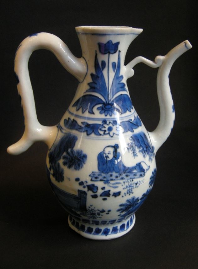 Ewer Oriental shape in &quot;blue and white&quot; porcelain - Transitional period | MasterArt