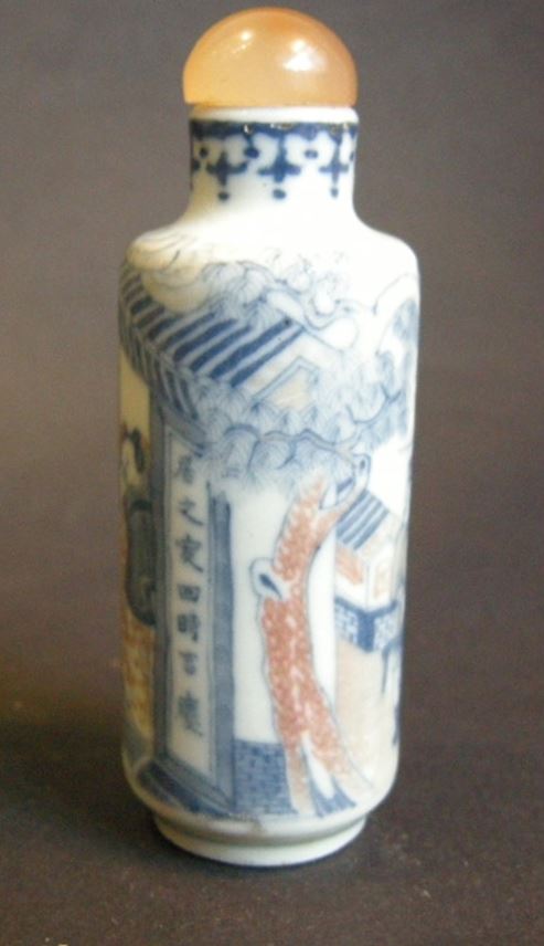 snuff bottle porcelain enamelled in copper red and underglaze blue decorated with figures horse in a landscape - 19° century  | MasterArt