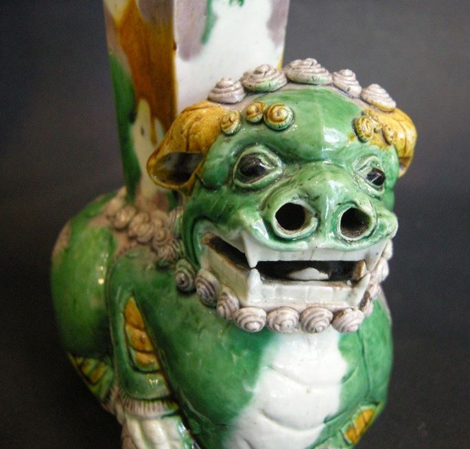 Rare fo dog with vase in biscuit famille verte - Kangxi period | MasterArt