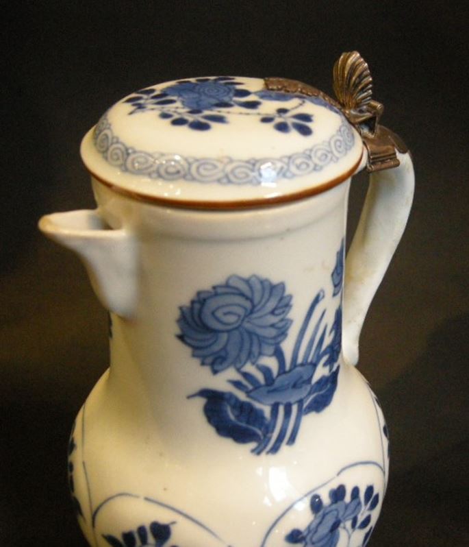 Jug and cover &quot;Blue and White - Kangxi - | MasterArt