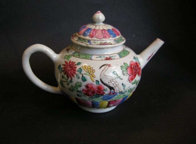 Porcelain &quot;Famille rose&quot; teapot decorated with birds and flowers Yongzheng period | MasterArt