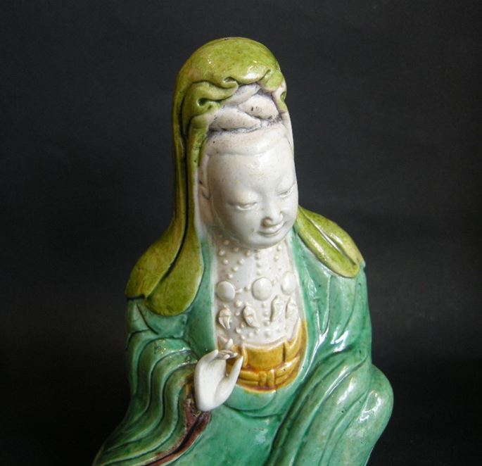 Figure of Guanyin in porcelain &quot;Famille verte&quot; Kangxi period | MasterArt