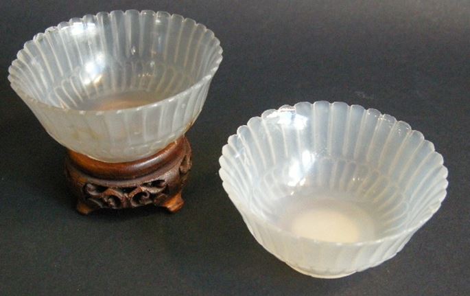 Pair small cups in agate sculpted a flowers form | MasterArt