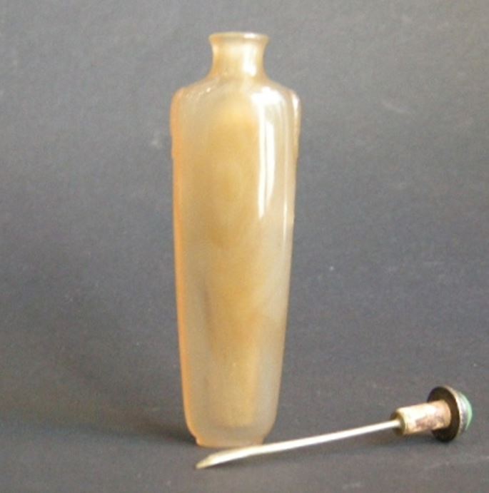 Agate snuff bottle of rare shape | MasterArt
