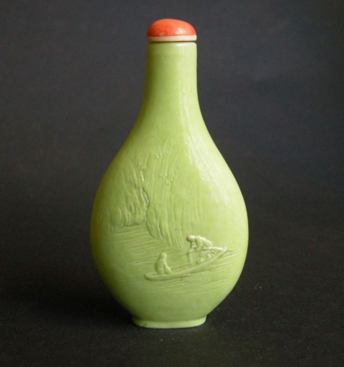 Porcelain snuff bottle in green monochrom sculpted in Wang Bingrong style | MasterArt