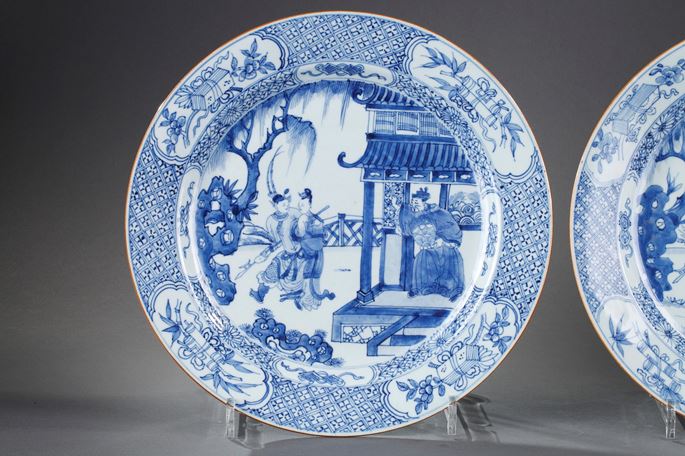 Pair of large dish  porcelain blue and white decorated with scene of &quot;west roman&quot; and precious objects | MasterArt