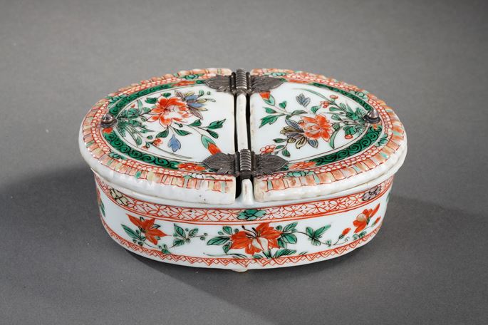 Pair of spice box  &quot;famille verte&quot; porcelain decorated with flowers | MasterArt