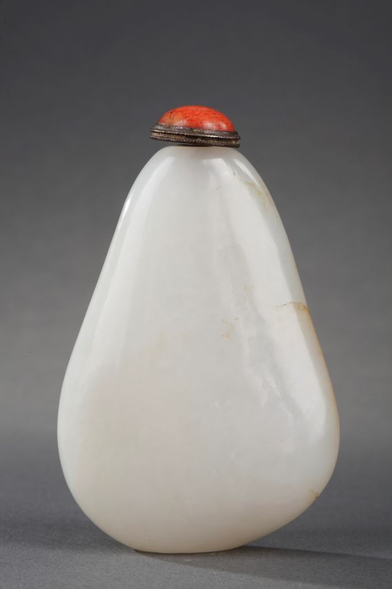 Snuff bottle jade white and brown spot of pebble shape | MasterArt