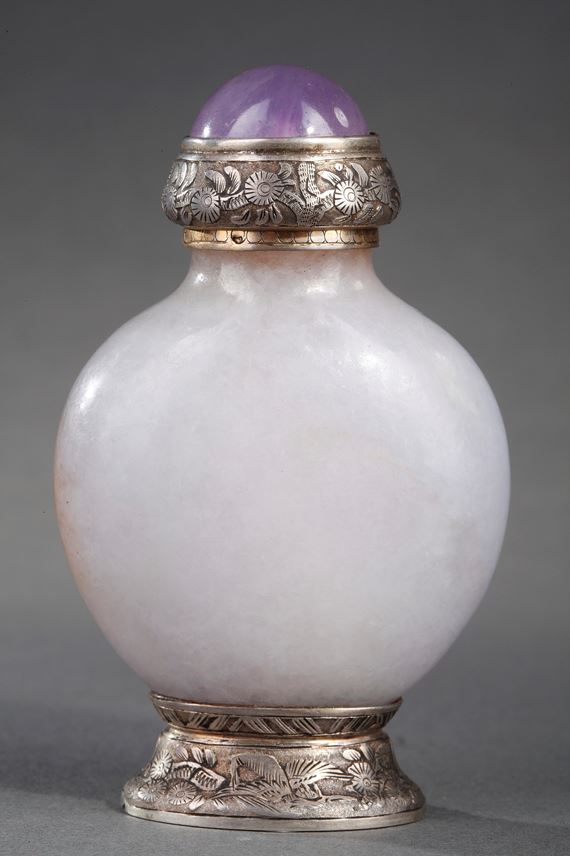 Rare snuff bottle jadeite lavender color with brown spot. Maquet Paris silver mount (1930) | MasterArt