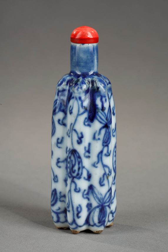 Snuff bottle blue and white porcelain melon-shaped bottle | MasterArt