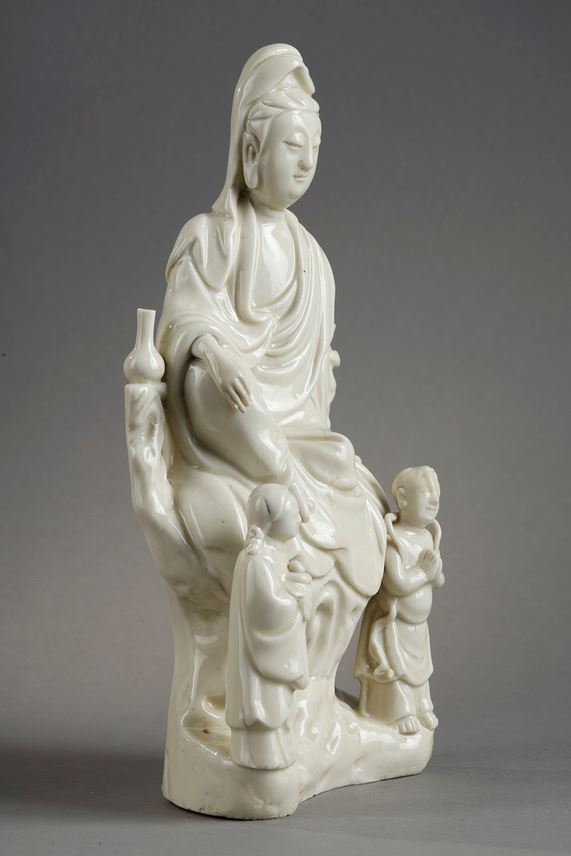 Guanyin goddess of misericorde porcelain &quot;Blanc de Chine&quot; | MasterArt