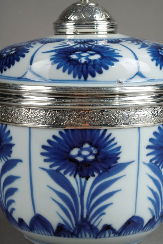 Blue and white porcelain covered pot with stylised floral decoration ( good sapphire blue) Poinconné silver mount | MasterArt