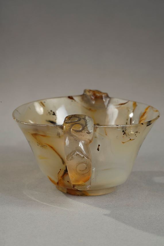 Small cup with lateral handles in the shape of ruyi agate very finely carved | MasterArt