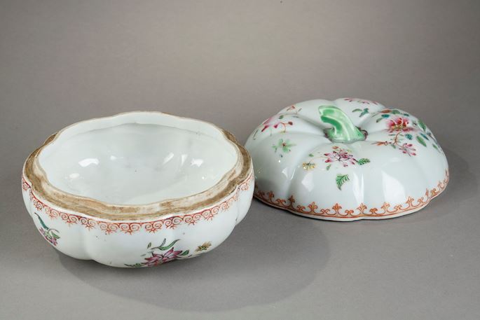 Rare box porcelain Famille Rose  - Fruit shape | MasterArt