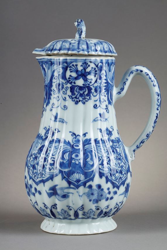 Blue and white porcelain jug and cover | MasterArt