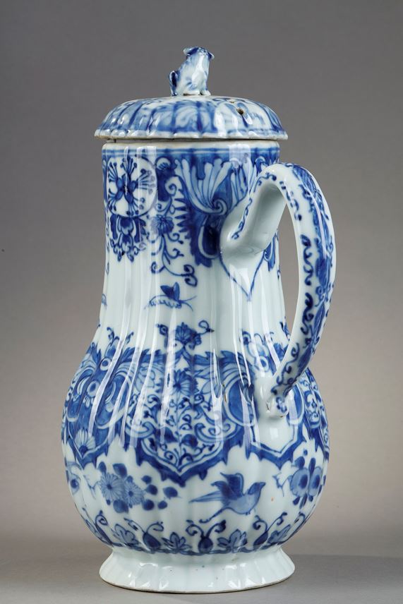 Blue and white porcelain jug and cover | MasterArt