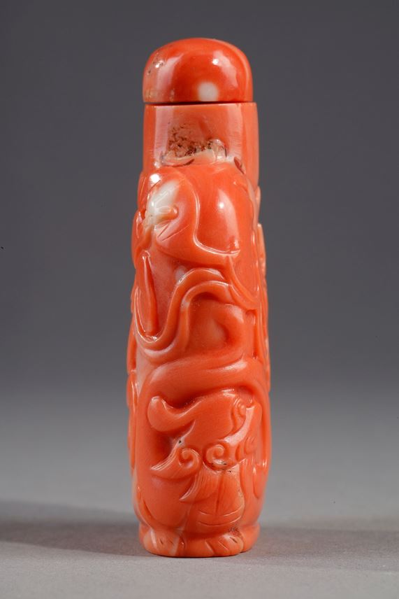 Snuff bottle coral sculpted with bats and two dragons | MasterArt