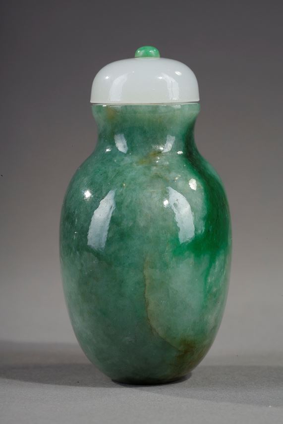 Snuff bottle jade spotted green apple and rust | MasterArt