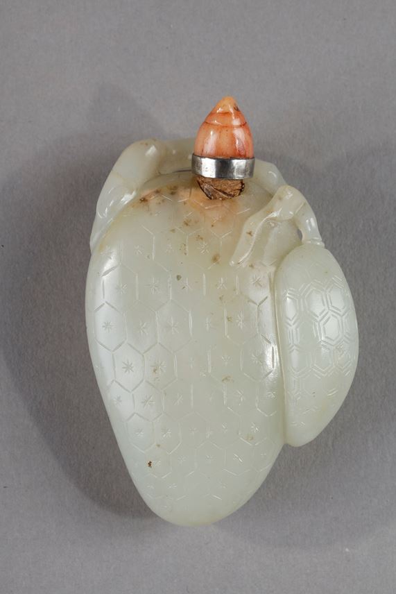 Snuff bottle jade nephrite in shape of fruits finely incised | MasterArt