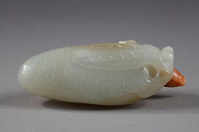 Snuff bottle jade nephrite in shape of fruits finely incised | MasterArt