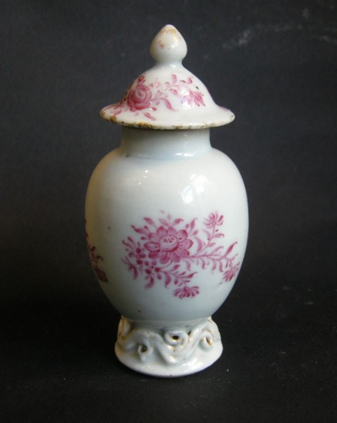 Small tea caddy porcelain famille rose | MasterArt