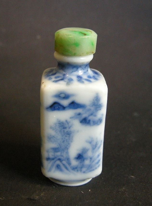 Small snuff bottle porcelain blue and white square form | MasterArt