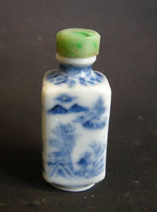 Small snuff bottle porcelain blue and white square form