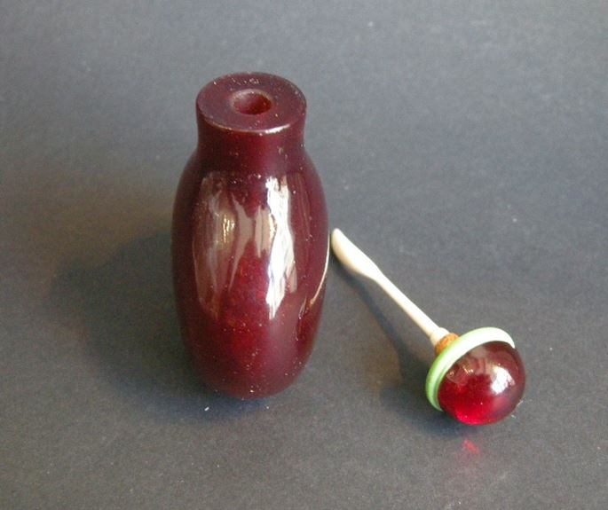 Snuff bottle glass red &quot;rubis&quot; color | MasterArt