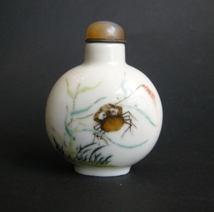Snuff bottle porcelain decorated on each face with a crab | MasterArt