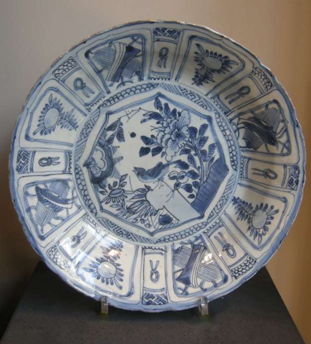 Dish blue and white Chinese porcelain Kraackporselein type