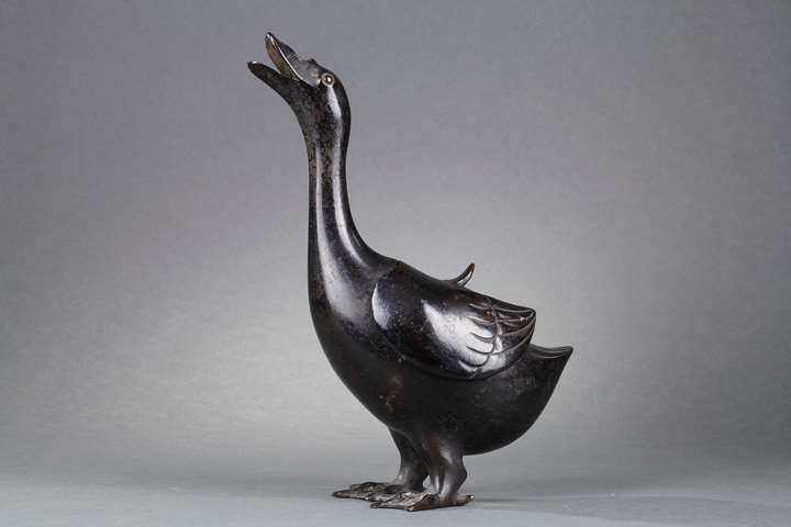 Chinese bronze with brown patina goose in a very realistic attitude, used as an incense burner