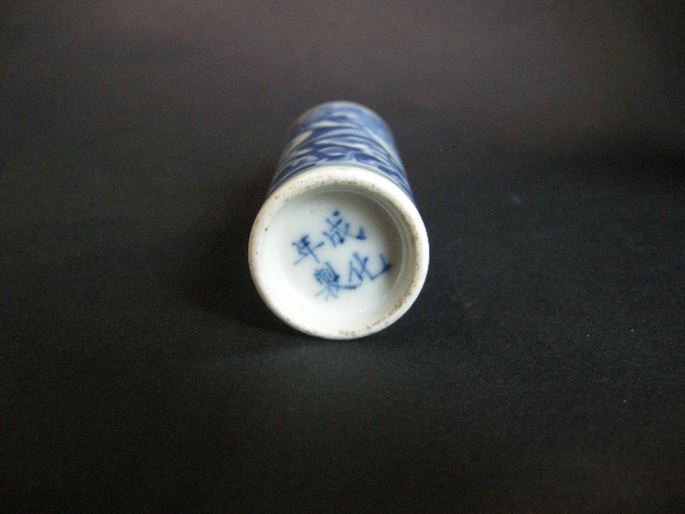 Snuff bottle blue and white porcelain with dragon and clouds | MasterArt